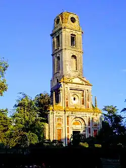 La tour de l'ancienne église de l'abbaye de Cambron.