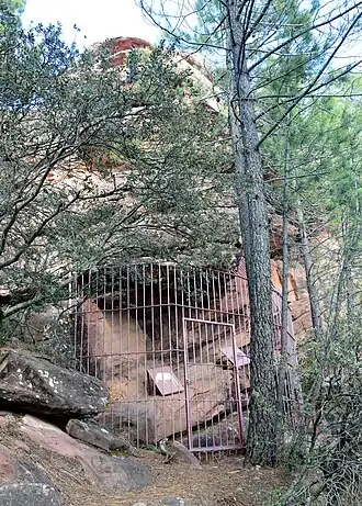 Image illustrative de l’article Abri de la Ceja de Piezarrodilla