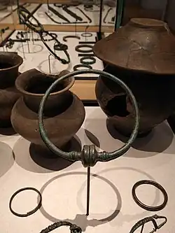 Torque à tampons, Ve-IIIe&nbsp;siècle&nbsp;av. J.-C., Les Grandes-Loges.