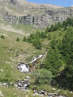Torrent du Crachet, émissaire du lac.
