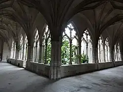 Cloître de la collégiale.