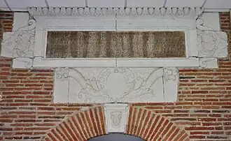 Cartouche de 1583 commémorant une étape du développement du collège