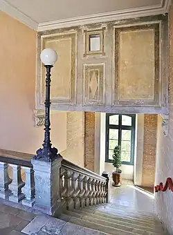 Sommet du grand escalier.