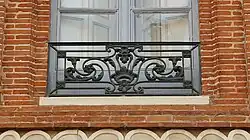 Bonfontan (étage) : détail d'une ferronnerie de Bernard Ortet.