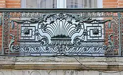 Bonfontan : détail d'une ferronnerie de Bernard Ortet.