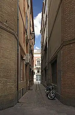 Voie innominée (« rue du Sac ») face à l'hôtel de Ciron-Fumel.