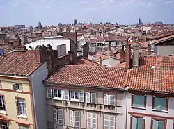 et la « pincée de tuiles »