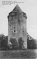 Grand-Fougeray ː la Tour Du Guesclin au début du XXe siècle (carte postale).
