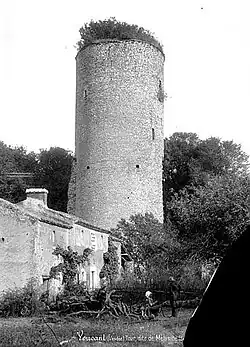 La tour vue du Château-Neuf (nord-ouest) en 1890.