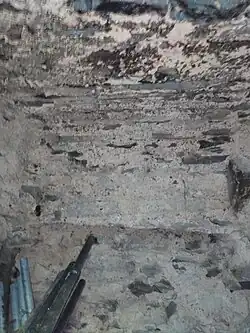 Vestiges de la voûte de la salle du rez-de-chaussée actuel (vue de dessous).