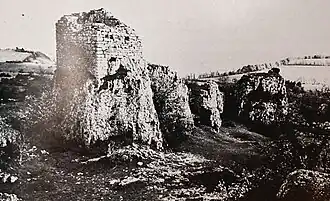 Vestiges de la tour des Aiguilhon.