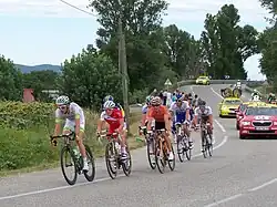 Échappée à Lamotte-du-Rhône (km 40).