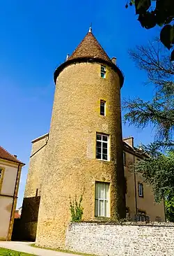 tour du château des abbés de Cluny