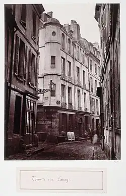 Tourelle à l'angle de la rue du Jardinet.