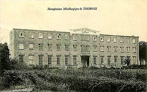 La construction du 1er bâtiment de la manufacture est achevée en juin 1911.