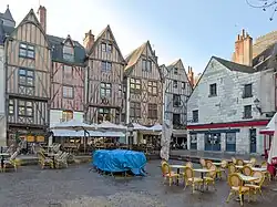 Angle sud-ouest de la place