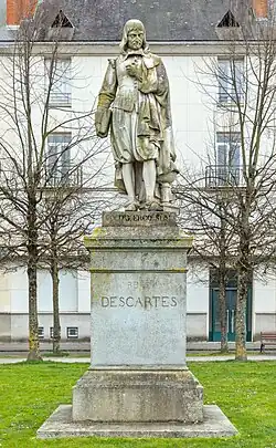 Statue de René Descartes à Tours.