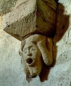 Chœur triconque : appui de colonnette