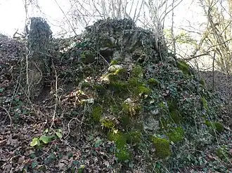 Le côté est des ruines de la tour