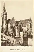 L'église de Trémel et son enclos paroissial vers 1920 (carte postale).