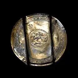 Plat (misserium) en argent représentant une chasse au sanglier. Trésor du mont Cælius (Ve&nbsp;siècle).