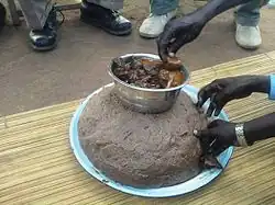 Cuisine alur (pain, poisson fumé et soupe)