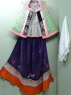 Habillement féminin.