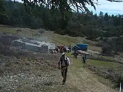 Sortie de la zone de ravitaillement du jas de la Couanche, sur le sentier GR91B et lors du trail du Ventoux 2014.
