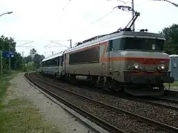 Train Intercités Grandes-Lignes Strasbourg-Lyon passant sans arrêt à Byans.