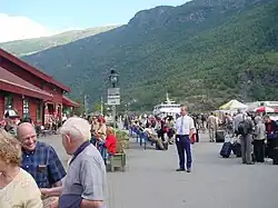 Touristes à la gare de Flåm.