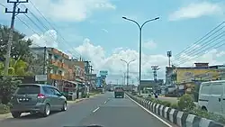 La Trans-Sumatran Highway, numérotée AH25 dans le réseau routier asiatique, à Lubuklinggau