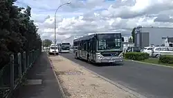 Le Citelis 12 no&nbsp;6019 suivi du Citaro no&nbsp;3048 de Transdev Vaux le Pénil à Vaux le Pénil.