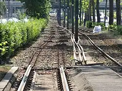 Photo du ballast de la voie ferrée du tramway de Lille-Roubaix-Tourcoing, la voie ferrée a été enlevée pour les travaux.