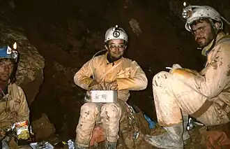 De gauche à droite, Pat Genuite, Bernard Vidal et Joan Erra lors d'une pause dans le T13 (Torca del Alba).