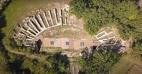 Amphithéâtre de Trebula Mutuesca