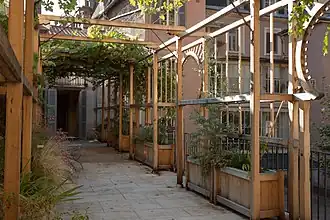 Pergola du musée Stendhal (Grenoble).