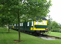 deux voiture-pilotes réversibilité diesel aménagées en  chambre d’hôte par un particulier.