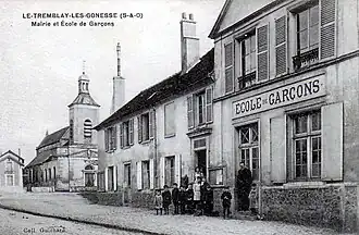 La mairie et l'école des garçons.