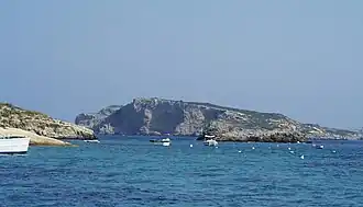 Capraia et le rocher de La Vecchia