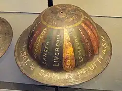 1914-18. Casque desoldat américain décoré.Coll. National World War I Museum