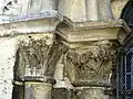 Chapiteaux au nord du narthex (fenêtre gauche).