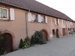 Maison de vigneron (XVIe-XVIIe-XVIIIe-XIXe), 30-32 rue Principale.