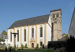 Collégiale baroque et clocher roman Saint-Willibrord.