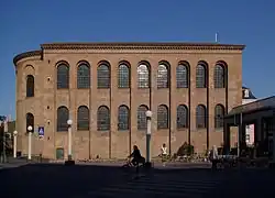 Basilique de Constantin vue de l’ouest.