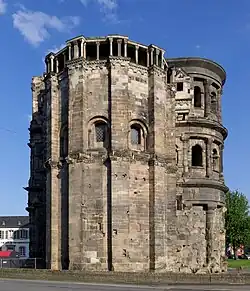 Abside de la collégiale Saint Siméon, côté Est de la Porta Nigra.