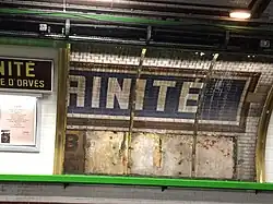 Dépose du carrossage, faisant réapparaître la décoration d'origine.