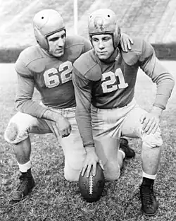 Charley Trippi et Frank Sinkwich en 1942, entraînés par Wally Butts (1939-1960).