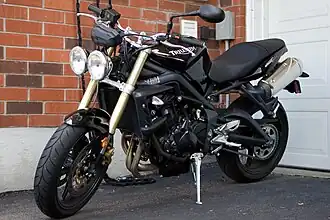 Street Triple 675 (2008).