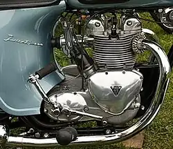 Triumph Twenty One (1960). Premier moteur Triumph à boîte de vitesses intégrée.