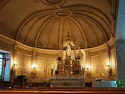 Intérieur de la chapelle votive.